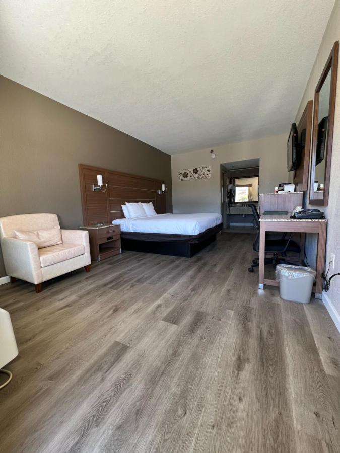 Quality Inn & Suites Near Six Flags - Austell Eksteriør bilde