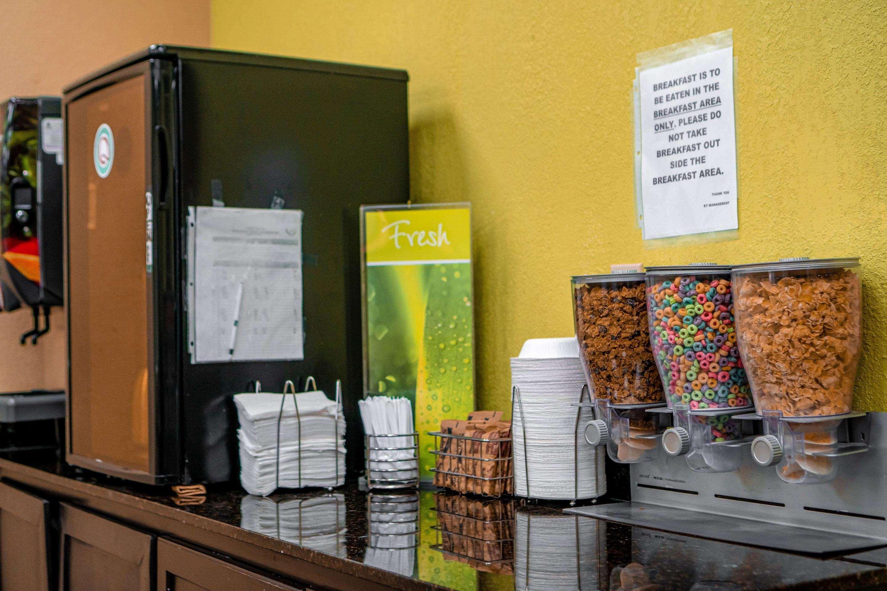 Quality Inn & Suites Near Six Flags - Austell Eksteriør bilde
