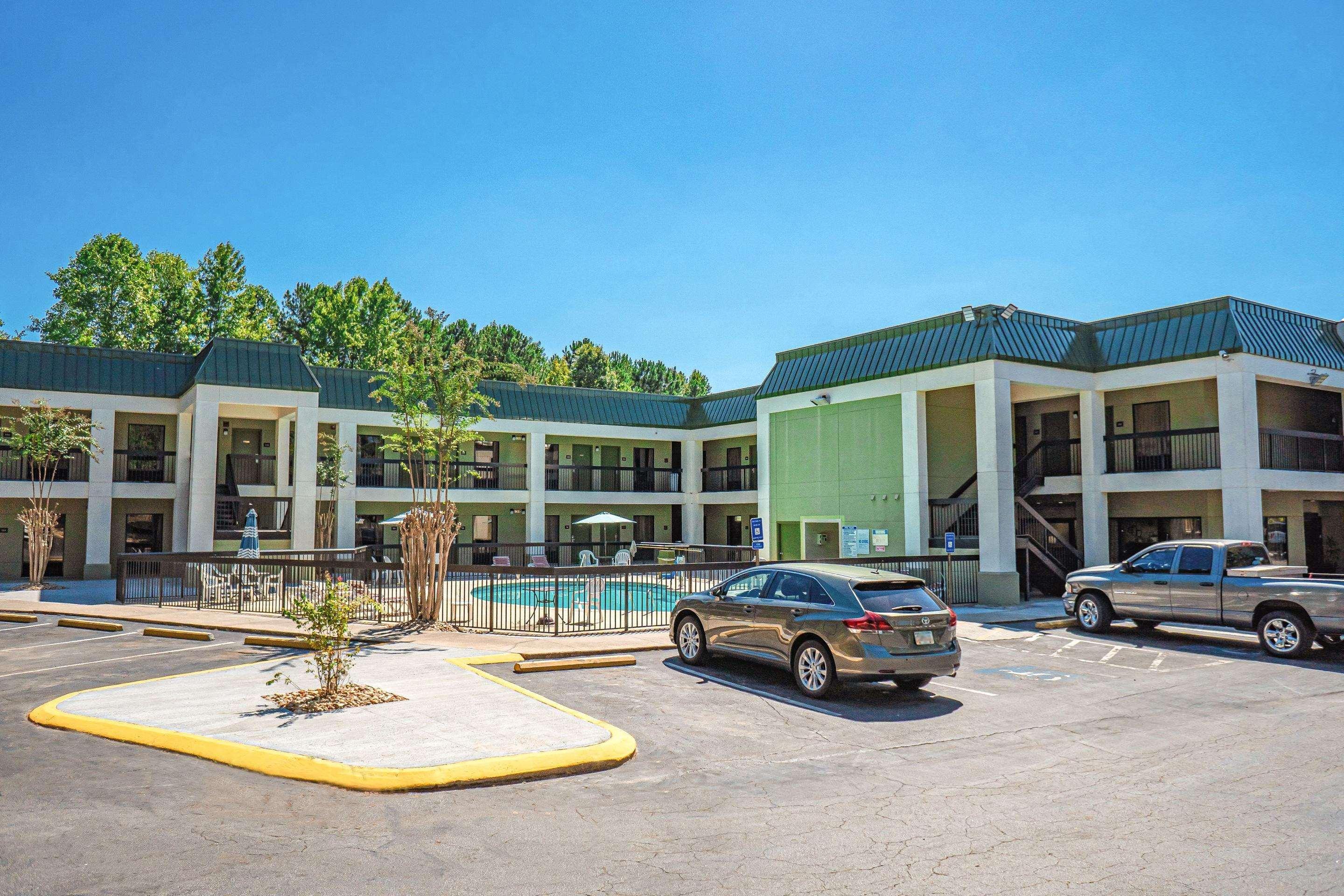 Quality Inn & Suites Near Six Flags - Austell Eksteriør bilde