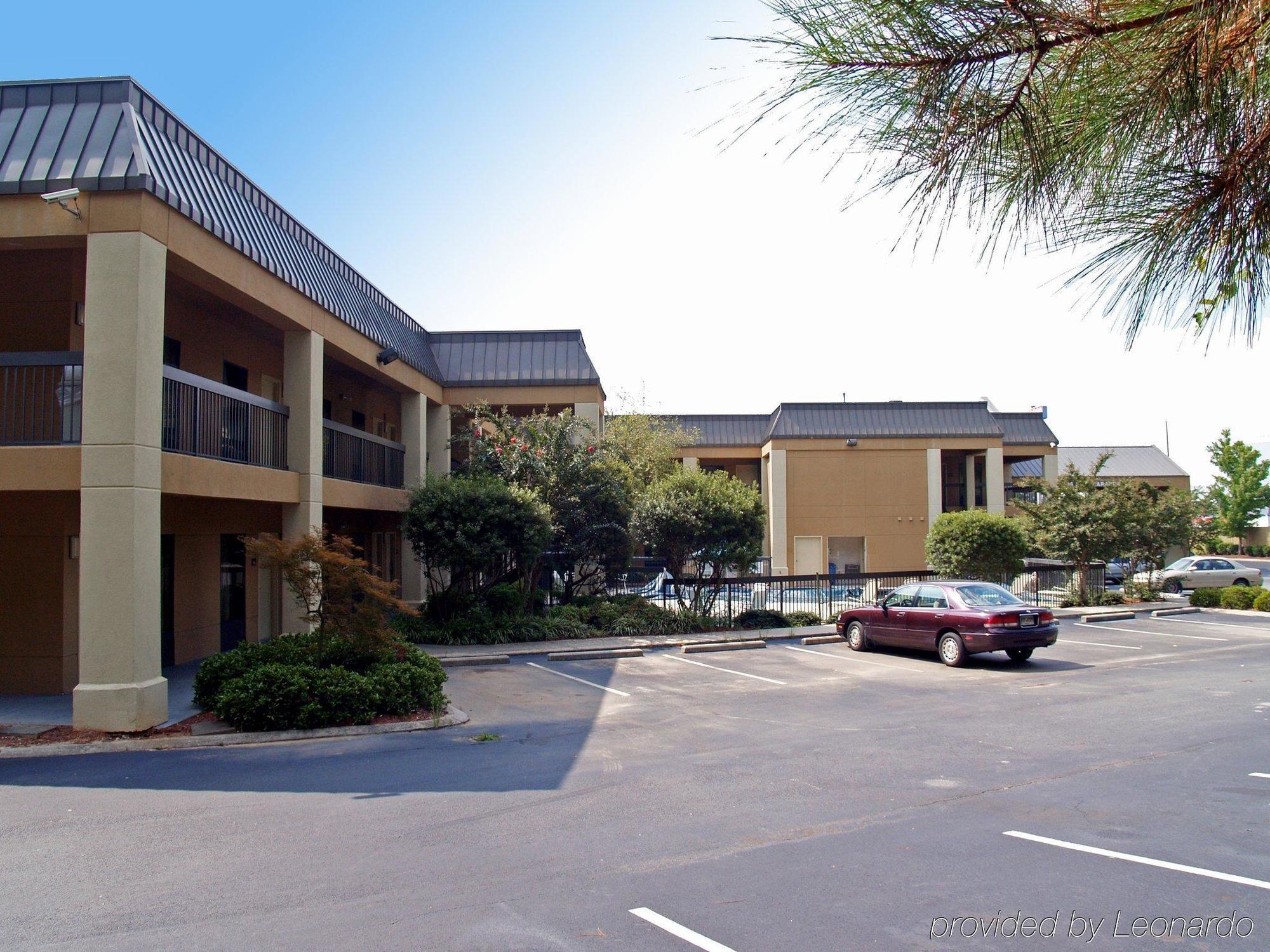 Quality Inn & Suites Near Six Flags - Austell Eksteriør bilde