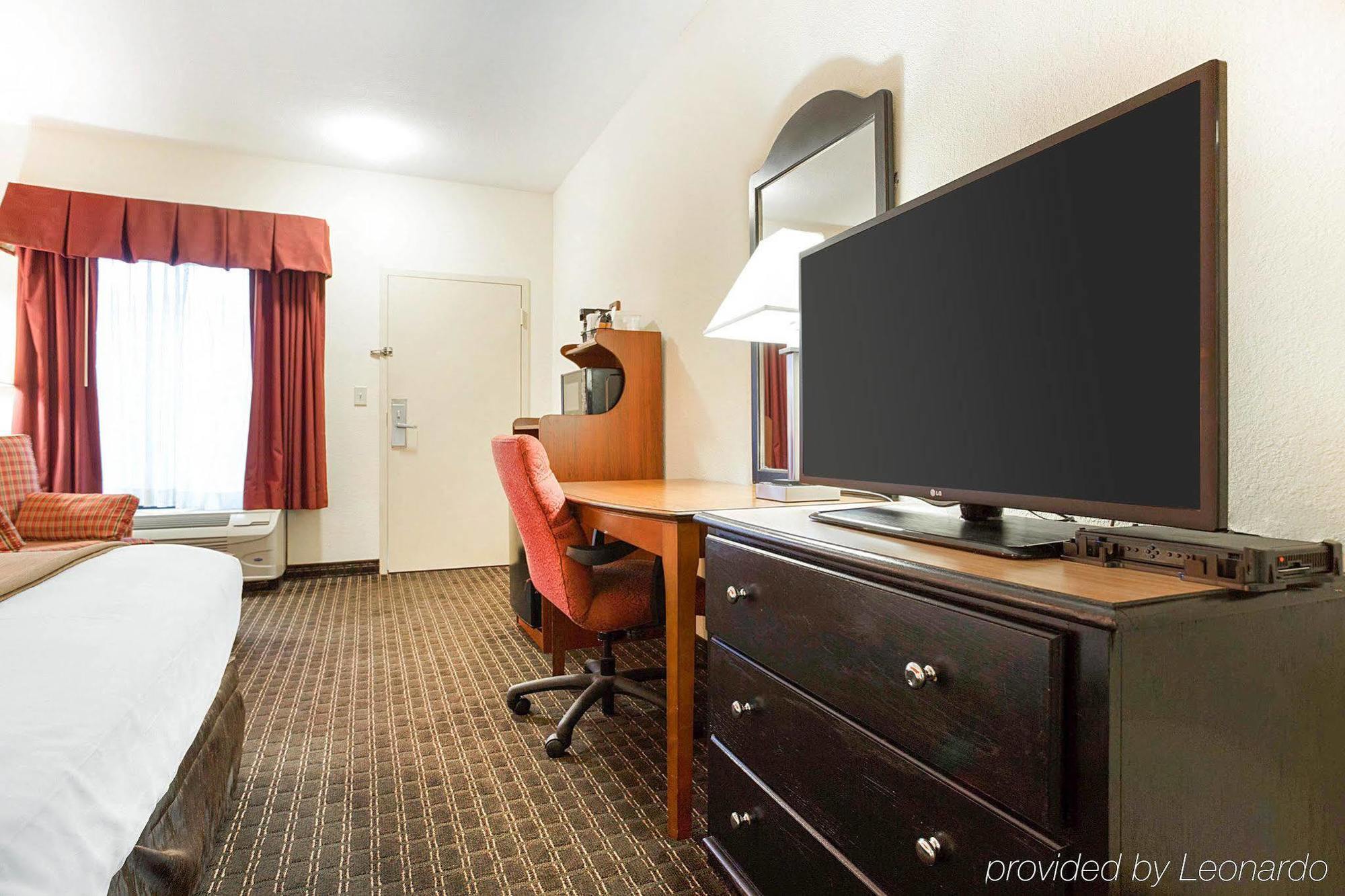 Quality Inn & Suites Near Six Flags - Austell Eksteriør bilde