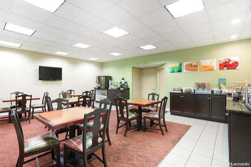 Quality Inn & Suites Near Six Flags - Austell Eksteriør bilde